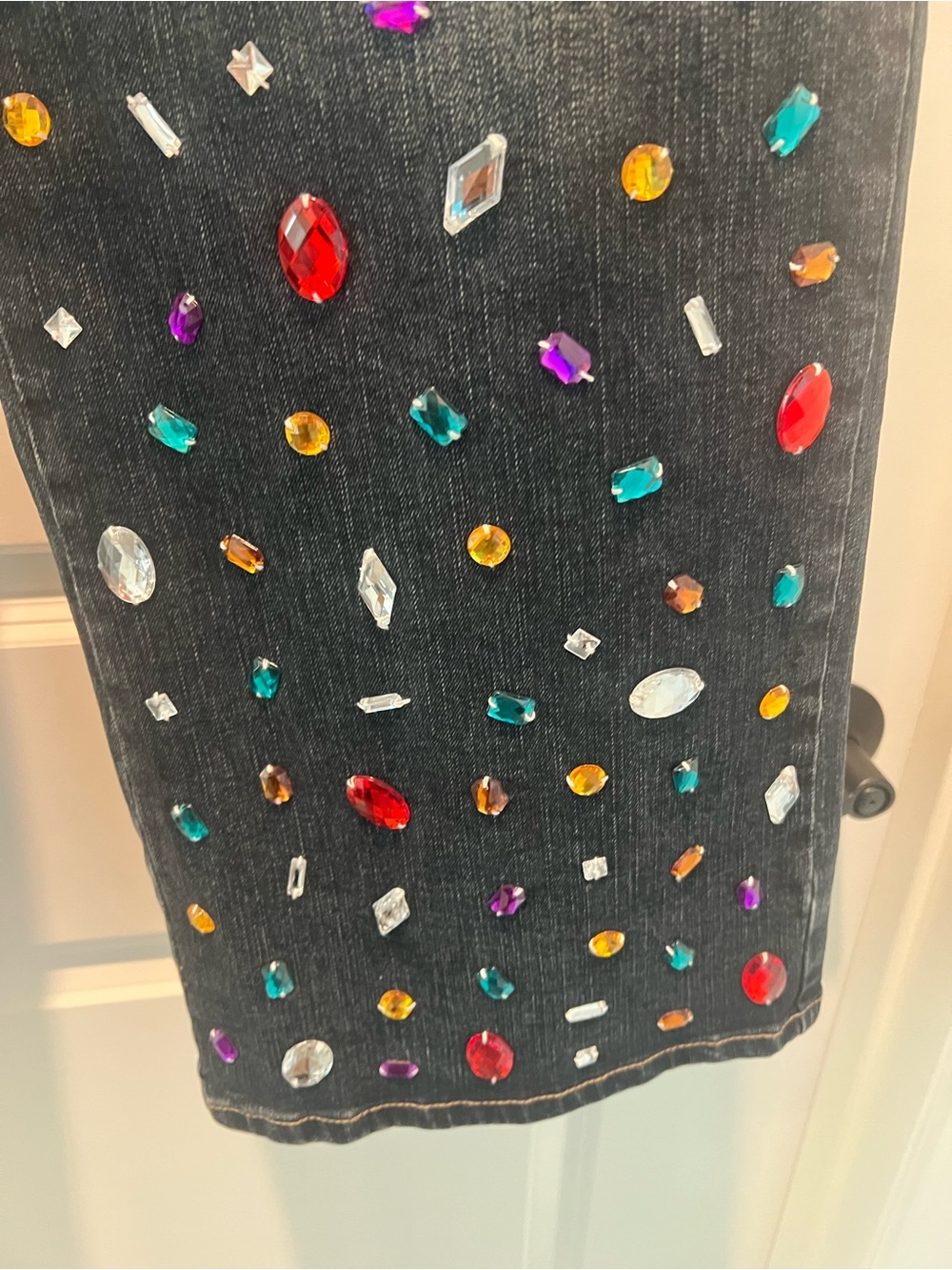 Beautiful NEW AKIRA Ash Black Straight-Leg Jeans, Multicolor Gem Embellishments - Picture 4 of 12
